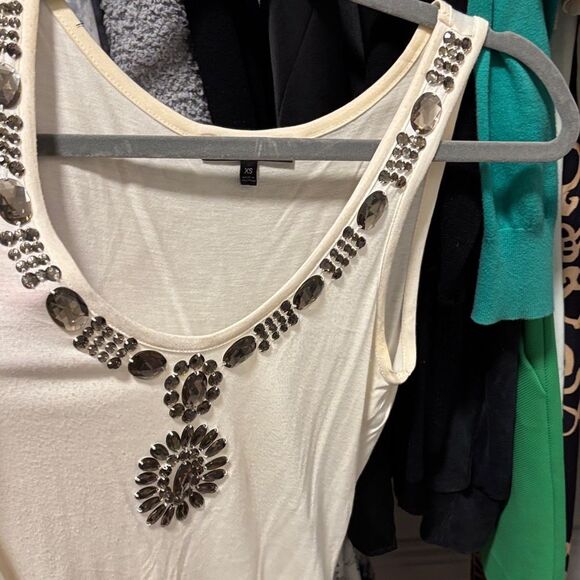 Express - size XS scoopneck Embellished Cream Tank Top - Picture 2 of 3